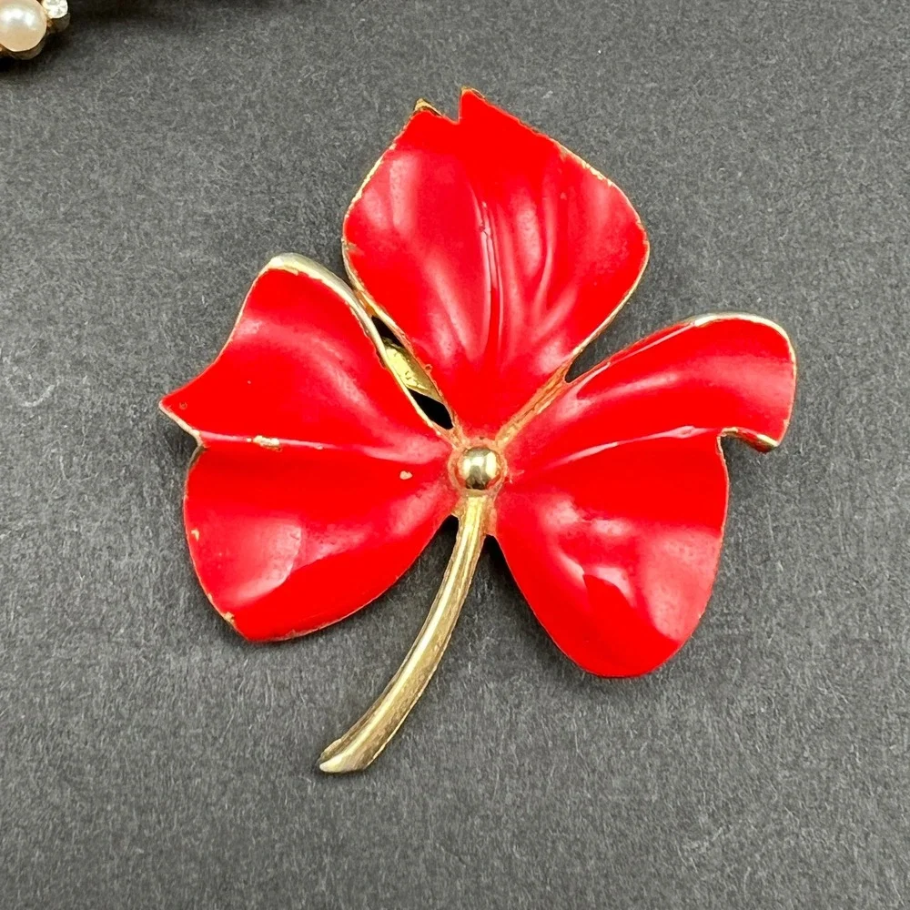 Vintage Brooch Lot Gold Tone Feather Leaf Red‎ Shamrock Crown Trifari Torino